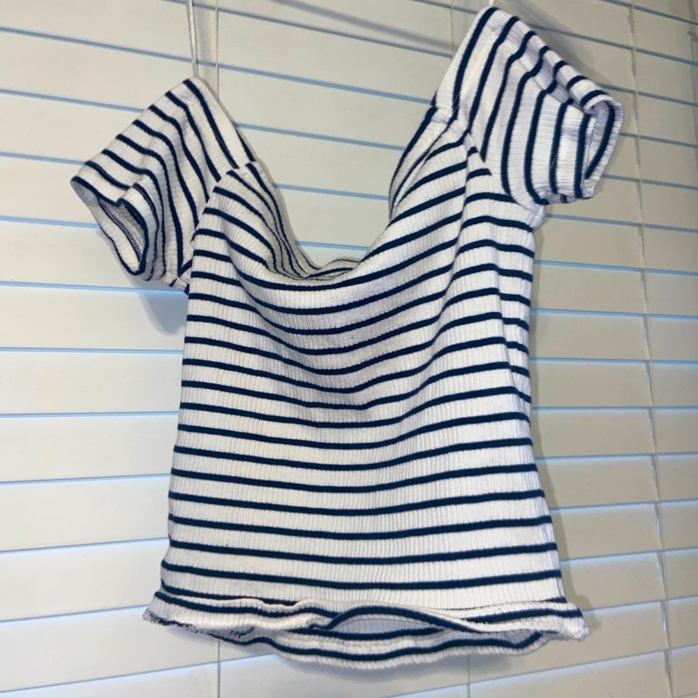 H&M XS Off the shoulder crop top